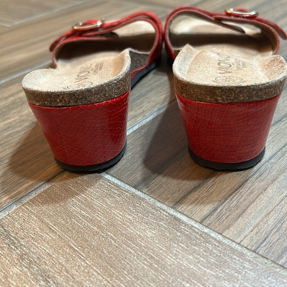 VIONIC Sandals Red size 8 - Picture 7 of 7